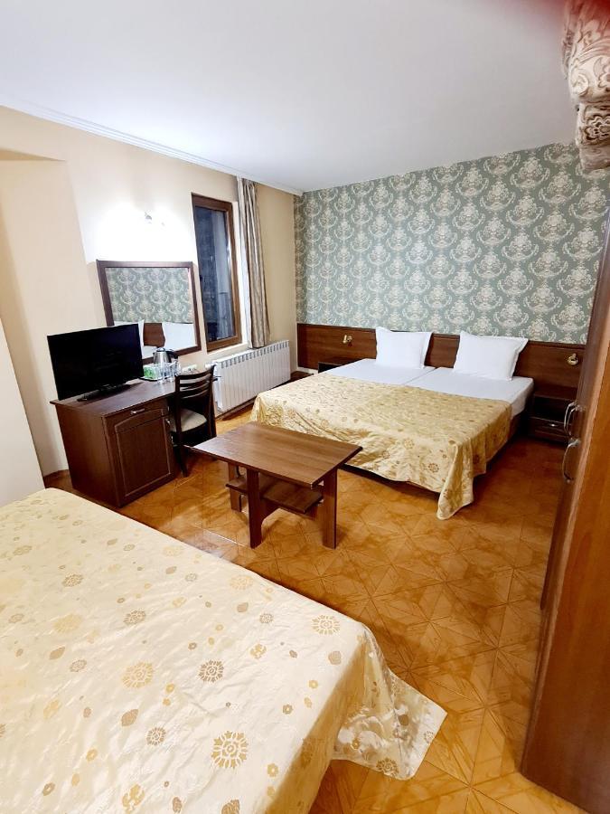 Lucky Hotel Veliko Tărnovo Esterno foto